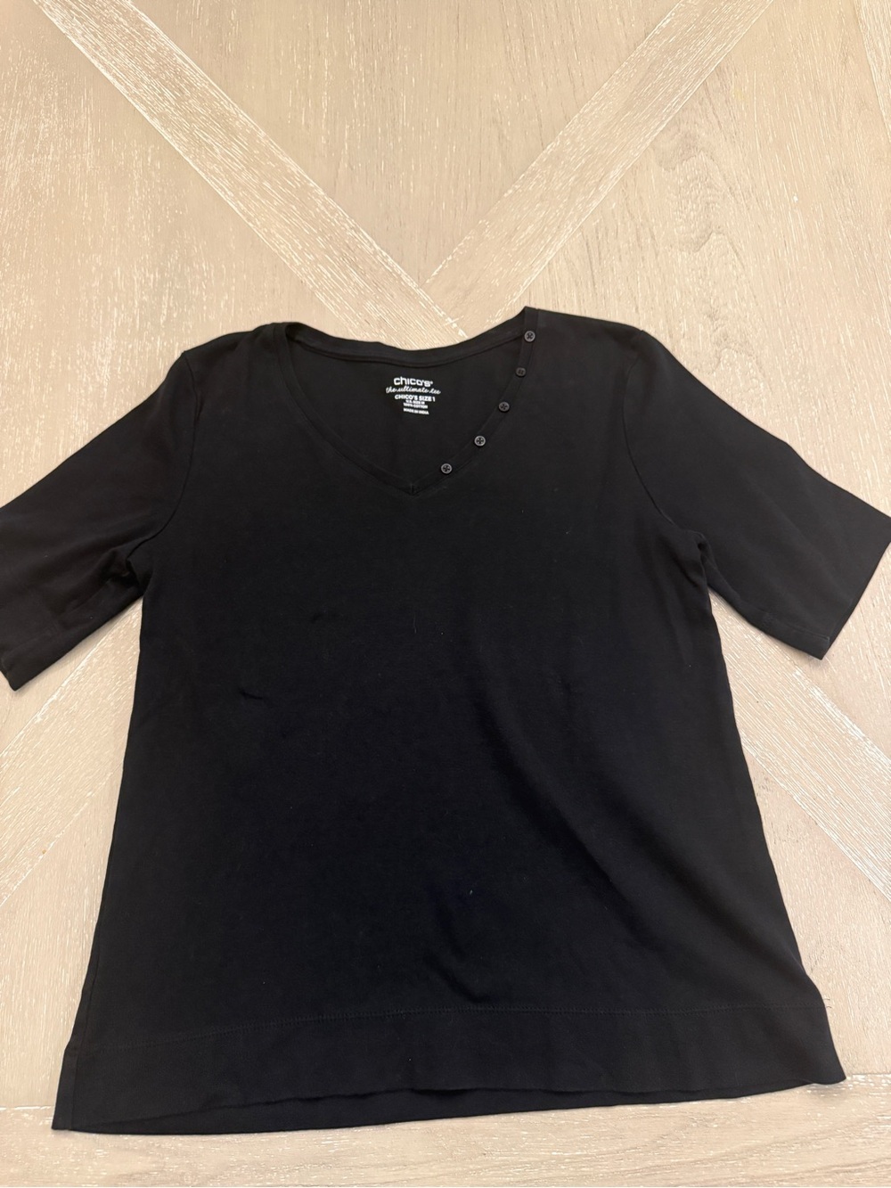 Chico's Black V-Neck Short Sleeve Top with Snap Accent Size 1 or ladies 8